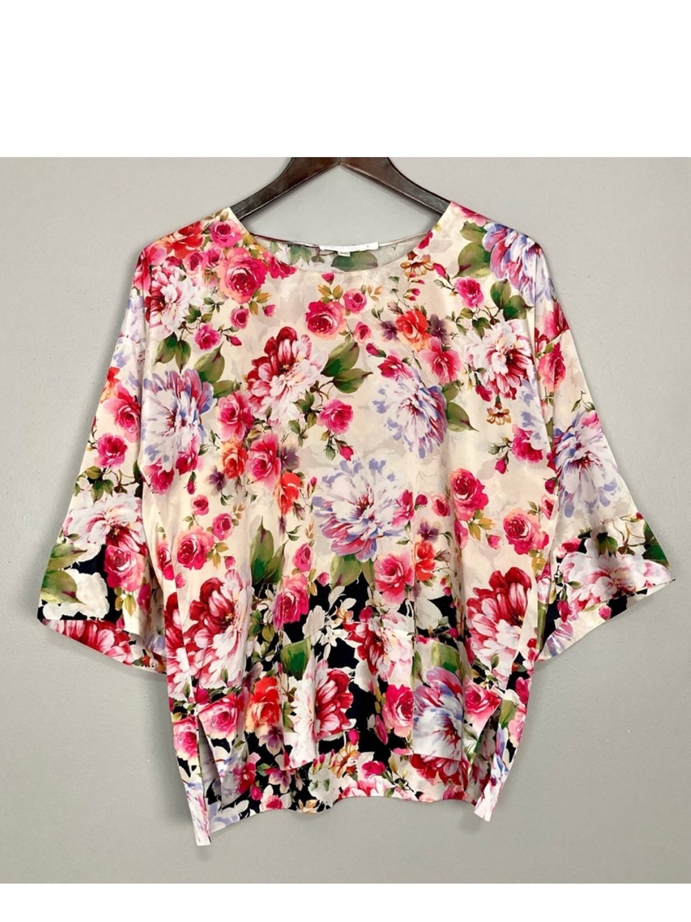 Karyn Seo Floral Satin Blouse Women’s Size S Boat Neck Kimono Sleeve Art to Wear